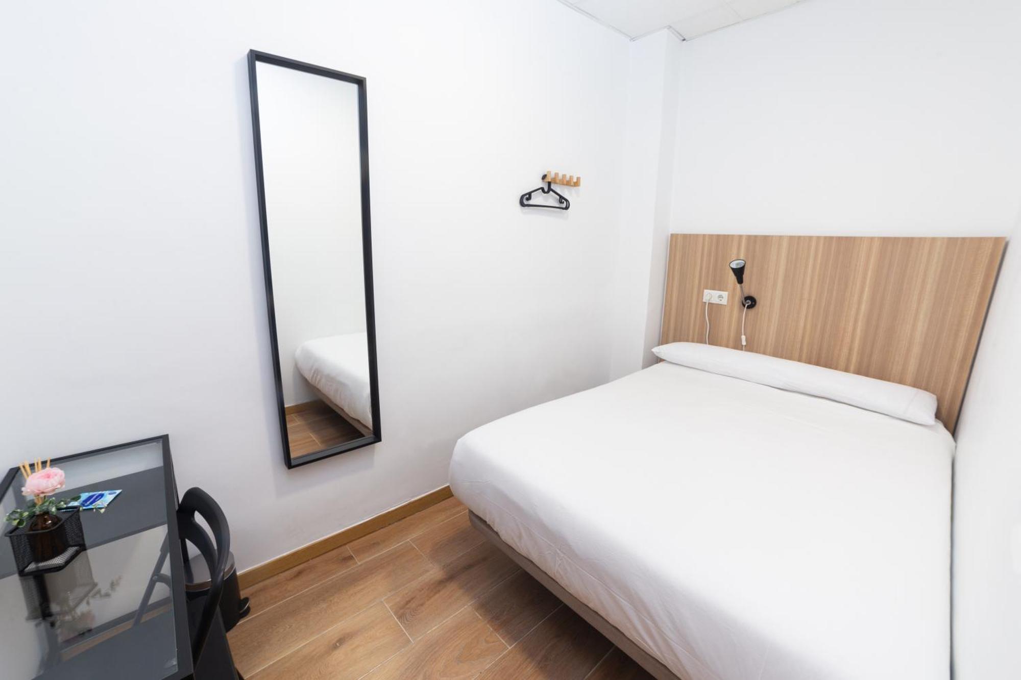 Hostal Siesta & Go Nuevos Ministerios Madrid Exteriér fotografie